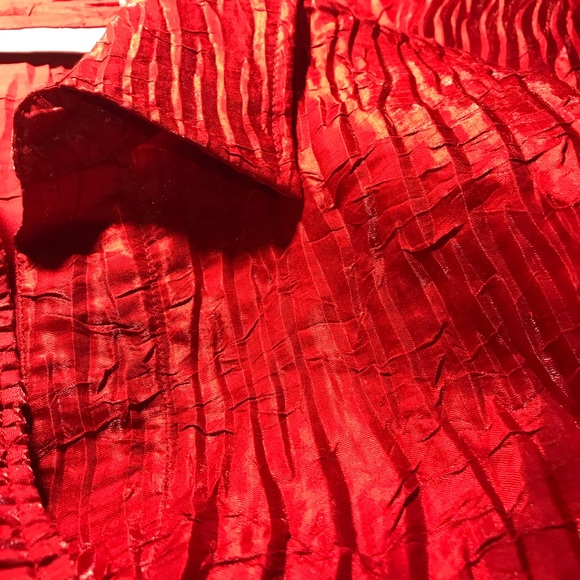 NWT Red Shimmer Crinkle Button Down Shirt - Picture 9 of 10